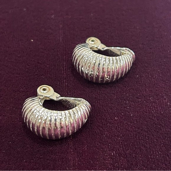 5 Pieces Of Vintage Earrings, All Signed - Picture 5 of 16